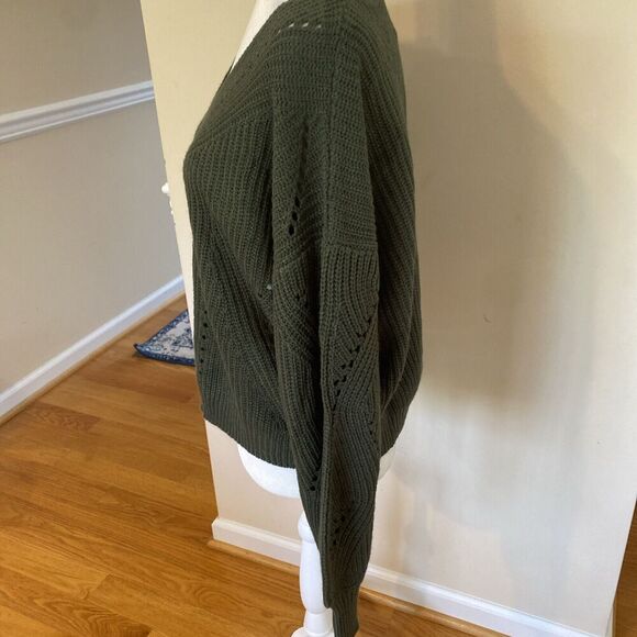 Francesca’s NWT Kelsey V-neck Sweater In Dark Olive Size Medium - Picture 4 of 8